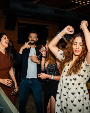 Harleen Sethi Instagram - The many moods & many dear friends celebrating the newest coolest sneaker bar in town 👟🕺🏻🍾💥🍻💃🏻 

@kicobarmumbai