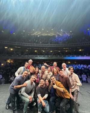 Hasibe Eren Instagram - Eyfel ve Royal Festival Hall ve günde 20 k adım ve Louvre ve savaş atlatmış kadınlar ve canım ekip ve güzel anılar özetle Londra &Paris turnesi