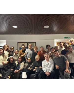 Hasibe Eren Instagram - Eyfel ve Royal Festival Hall ve günde 20 k adım ve Louvre ve savaş atlatmış kadınlar ve canım ekip ve güzel anılar özetle Londra &Paris turnesi
