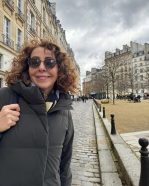 Hasibe Eren Instagram - Eyfel ve Royal Festival Hall ve günde 20 k adım ve Louvre ve savaş atlatmış kadınlar ve canım ekip ve güzel anılar özetle Londra &Paris turnesi