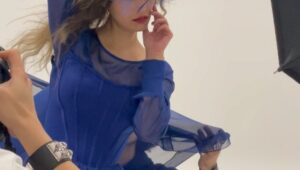 Hasti Mahdavifar Instagram - Nothing and nothing but, I just wanted to say that it is possible to live with fibromyalgia. 💜

Custom designer: @sayehmousaviofficial 
Makeup designer: @chifumi325 
Hair designer: @hanjeehanjee 
Stylist: @shogosone 
.
#fibromyalgia