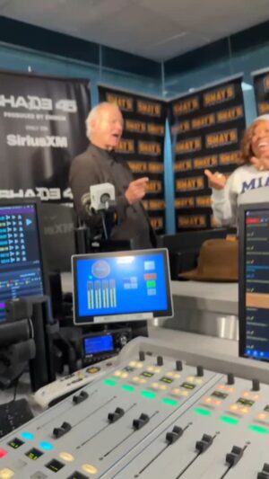 Heather B. Instagram - Yo....GOD be on HIS "Lemme just randomly blow your mind." 

When I woke up this morning there was NO WAY I could've IMAGINED that I'd be singing O.D.B. with BILL MURRAY🤣🤣🤣🤣🤣🤣🤣

 @jae.kamero THANK YOU for capturing a great moment on #SWAYINTHEMORNING