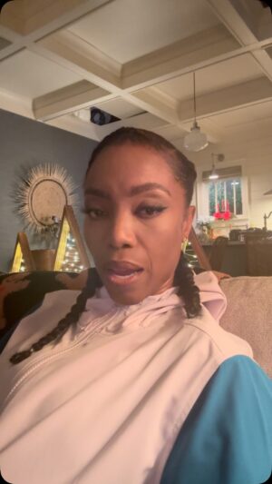 Heather Headley Instagram - A little #throwback to a day on set when I had a moment alone in her house…well…our house 😉! 
@sweetmagnoliasnetflix #season4