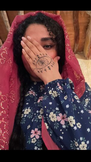 Hediyeh Azidhak Instagram - ازازیل 🎬

کارگردان : آقای حسن فتحی
تهیه کننده : آقای حسن خدادادی
به قلم : آقای مسعود خاکباز