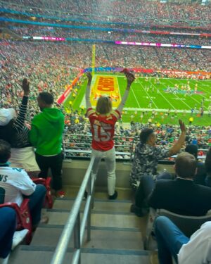 Heidi Gardner Instagram - I LOVE YOU CHIEFS and I think you’re the best ❤️💛❤️ sending you all my love and luck today ✨✨✨✨✨✨✨✨✨✨✨✨✨