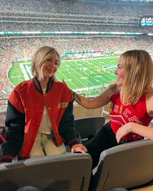 Heidi Gardner Instagram - I LOVE YOU CHIEFS and I think you’re the best ❤️💛❤️ sending you all my love and luck today ✨✨✨✨✨✨✨✨✨✨✨✨✨