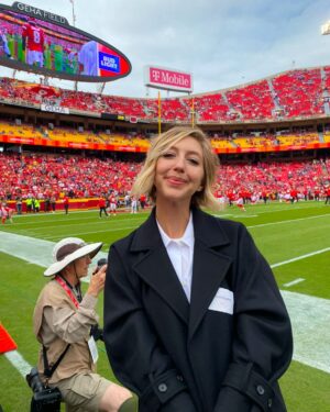 Heidi Gardner Instagram - I LOVE YOU CHIEFS and I think you’re the best ❤️💛❤️ sending you all my love and luck today ✨✨✨✨✨✨✨✨✨✨✨✨✨