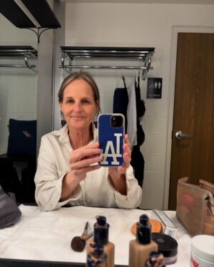 Helen Hunt Instagram - Tech…Day 1

“Betrayal” @goodmantheatre 
#LAStrong