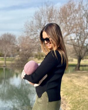 Helen Lindes Instagram - Tarde preciosa con mis dos princesas Aura y Anais 👸🏻👶 ¡¡¡Qué arte tiene Aura sacando fotos!!! Me ha estado dirigiendo y diciéndome como posar. No sé de quien lo habrá aprendido 🤔 Me la como 🥰🥰 #paseodefebrero #18diaspostparto