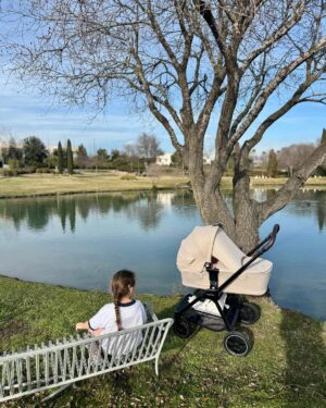 Helen Lindes Instagram - Tarde preciosa con mis dos princesas Aura y Anais 👸🏻👶 ¡¡¡Qué arte tiene Aura sacando fotos!!! Me ha estado dirigiendo y diciéndome como posar. No sé de quien lo habrá aprendido 🤔 Me la como 🥰🥰 #paseodefebrero #18diaspostparto