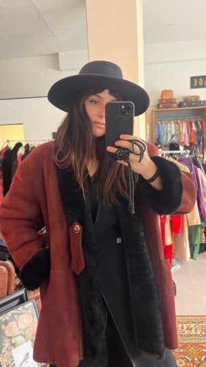 Helena Coelho Instagram - Amazing vintage pieces available at @smokyolive stories.