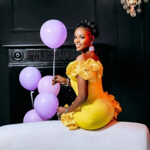 Hellen Lukoma Instagram - Thank you for your mercy,grace, and life, dear Lord.

Happy birthday to me, HL mummy Heaven and Jannathul ,Mukyaala MrA.
Dear Lord, I can't wait for the grey hair🤣🤣🍸🍸,the grandkids, and more blessings.
BLACK BARBIE DOLL 
Makeup by @asha_kay_beauty
Hairby @marquee_makeupand_hair
Dress by Tina
Baloons by @aloha_works_ug 
#Aka wire video out Subscribe to my YouTube channel hellen lukoma