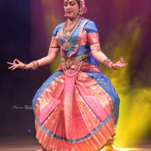 Hema Malini Instagram - Ever grateful to Pt. Hariprasad Chaurasia Ji for inviting me to perform at the Vrindaban Mahotsav on 14th March at Bhubaneshwar.  performance included glories of Mother Lakshmi, Shiv Ji, the kritis on Jagannath Ji by Oriya poet Shalabeg and Tulsidas in Hanuman which ended with a number of Chaitanya Mahaprabhu.
Venue:  Rabindra Mandap

@pthariprasadchaurasia @vrindabangurukul 

#vrindabanmahostav2025 #bhubaneshwar #danceprogram #dance