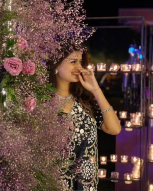 Hemal Ingle Instagram - Midnight blue saree, moonlit energy 🌙 💫 
.
.
P.C: @yash.24 
Blouse by @tanyasbenzfashion 
Saree by @kalamandirsilks 
Saree pre draped by @hazelnut_boutique_pune
