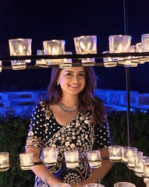 Hemal Ingle Instagram - Midnight blue saree, moonlit energy 🌙 💫 
.
.
P.C: @yash.24 
Blouse by @tanyasbenzfashion 
Saree by @kalamandirsilks 
Saree pre draped by @hazelnut_boutique_pune
