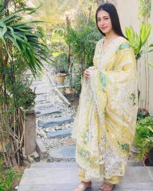 Hiba Aziz Instagram - Choose well “Quality, not quantity." 
I’m still not over this ‘fit 
 
@manarabymaria 👗