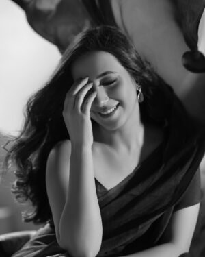 Hiba Aziz Instagram - I’m convinced that there can be luxury in simplicity 

Feels like #the90s