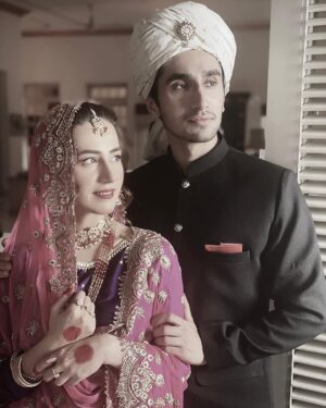 Hiba Aziz Instagram - Chance made us colleagues 
Our craziness made us friends #frolleauges 🍻#badshahbegum #pirshahmeer #gulnar #housefullofmadness 

@hamzasohail_96 💎