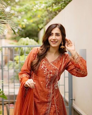 Hiba Aziz Instagram - Raani 

@omalbykomal