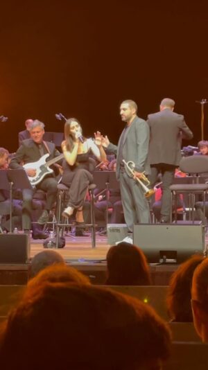 Hiba Tawaji Instagram - #tb Retour sur un concert rempli de joie, d’amour et d’émotion pour rendre hommage à la chanson française ❤️🇫🇷 
Un projet qui nous tient à cœur et qui réserve encore bien des surprises… Voici une petite vidéo brute prise dans le public, j’espère que cela vous donne envie de suivre cette aventure quand le moment viendra…?

Looking back on a concert filled with joy, love, and emotion, paying tribute to iconic french songs.
A project that is close to our hearts and still holds many surprises… Here’s a candid excerpt, I hope it makes you excited to follow this journey when the time comes…?
Stay tuned…

P.S: Excuse Nael’s (our son) head in the frame :)

@ibrahimmaaloufofficial 
#hibatawaji #هبه_طوجي 
#charlesaznavour #labohème 
#chansonsfrançaises 

@orchestre_confluences
