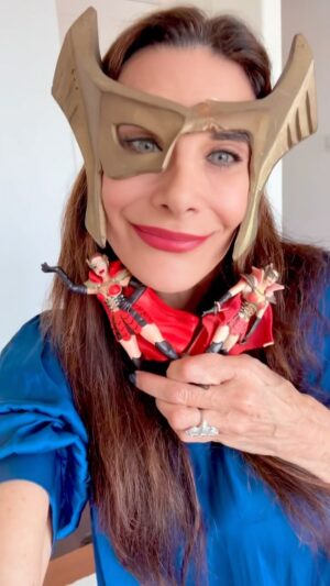 Hilary Shepard Instagram - Raise your hand if you’re the #Junice in your family! … Btw I actually WAS growing up, but nothing some contacts,  braces ,  waxings and hair straighteners couldn’t fix… #Divatox #snl #sisters #andimjunice #powerrangers #spacepirate #snl #kristinwiig