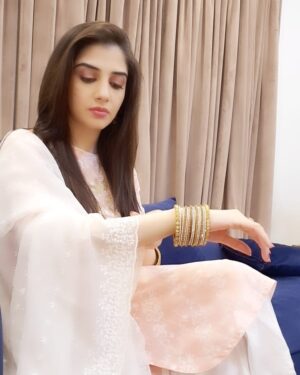 Hina Javed Instagram - No one is you that is your power 💖💙
#hinajaved #powerofpositivity