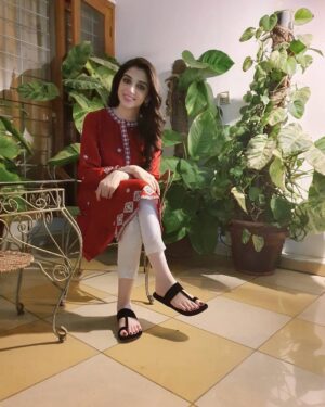 Hina Javed Instagram - Smile the prettiest thing you can wear🥰❤💚🤍#humtv #arydigital #rija #smile #moonlight #hinajaved