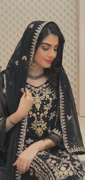 Hina Javed Instagram - BTS of my upcoming shoot

📷@yasser.sadiq_
Styling:@tina_official724