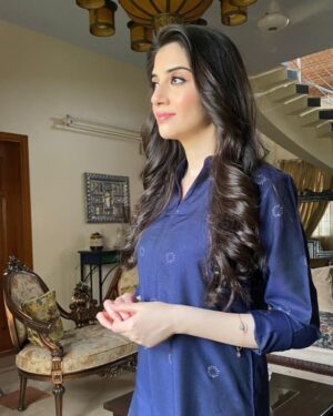 Hina Javed Instagram - Believe deep down in your heart that you are destined to do great things💙🤍❤ #rija #arydigital #hinajaved #pardes #deepquotes 
#positivequotes