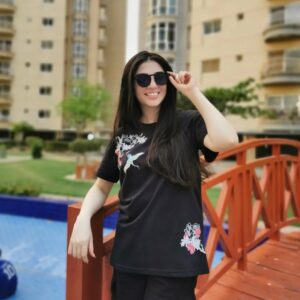 Hina Javed Instagram - Wearing these cool t-shirts from @josh_lifestyle_clothing by @malijoshofficial.

Pc: @lifestyle_with_shey