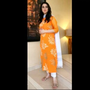 Hina Javed Instagram - 🧡

Shoes:@blackbeiger