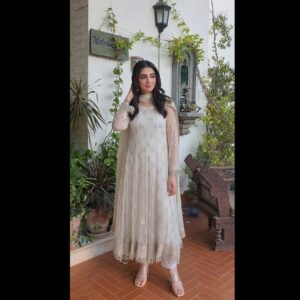 Hina Javed Instagram - Dress:@tasneemsadafofficial