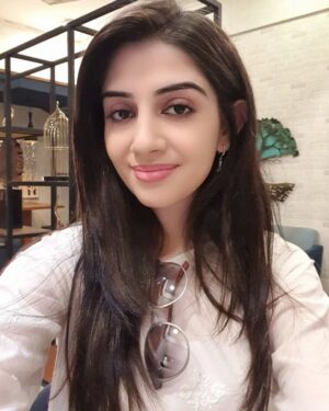 Hina Javed Instagram - Your smile is your logo😊

#smile#positivevibes#loveyourself