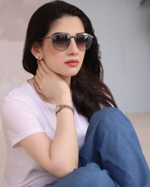 Hina Javed Instagram - 🤍💙

Photographer :@yasser.sadiq_