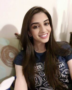 Hina Javed Instagram - Success is not final,failure is not fatal, it is the courage to continue that counts 💙💙💙
#hinajaved