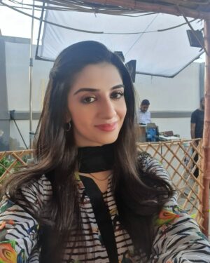 Hina Javed Instagram - 🖤🤍