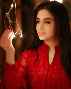 Hina Javed Instagram - Nayab❤️🌹

Drama serial: Bewafa
Director: @ahmersohailofficial
@aantvpk 

#aijazaslamproductions