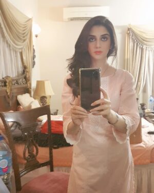 Hina Javed Instagram - Nothing can dim the light that shines from within. Maya Angelou #standstrong #womenempowerment #selfcare #hinajaved #puresoul❤🤍🍁🌸🌺