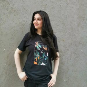 Hina Javed Instagram - Wearing these cool t-shirts from @josh_lifestyle_clothing by @malijoshofficial.

Pc: @lifestyle_with_shey