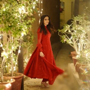 Hina Javed Instagram - Nayab🌹

Dress:@aghanoorofficial 
Photography:@salman__mohsin 

@aantvpk
#aijazaslamproductions