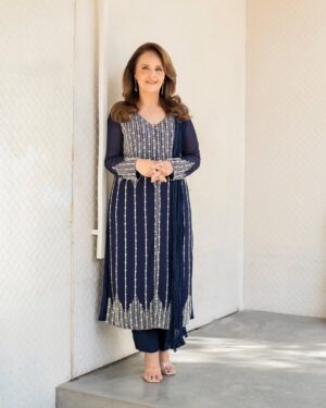 Hina Khawaja Bayat Instagram - The ever-graceful @hinakhwajabayatofficial looks radiant in our latest design.

Shop the look:
https://www.natashakamal.com/collections/new-arrivals/products/britt

#natashakamal #hinakhawajabayat #pr #clientdiaries #pret #formalwear #fashion #onlineshopping #dresses #readytowear #handmade