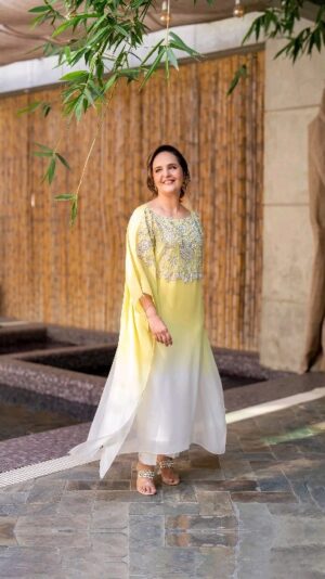 Hina Khawaja Bayat Instagram - Witness the grace and poise of @hinakhwajabayatofficial as she dazzles in four exquisite dresses from our collection.

Shop Now:
https://www.natashakamal.com/collections/new-arrivals 

Photography : @azen_malick 
Makeup : @nauman_mua 

#natashakamal #hinakhawajabayat #pr #clientdiaries #pret #formalwear #fashion #onlineshopping #dresses #readytowear #handmade