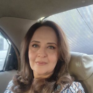 Hina Khawaja Bayat Instagram - Early mornings feel good as winter makes it's presence felt.... 🩵

#carride #wintermorning #subhakasamaa #samaatv