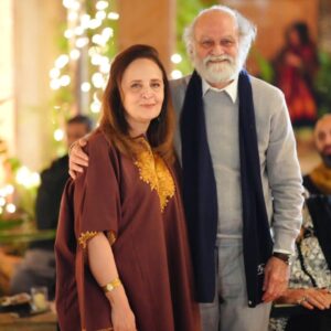 Hina Khawaja Bayat Instagram - Two Kashmiris, one cause -  with the inimitable Manzar Sehbai sahab at the fund raiser for Shaukat Khanum Memorial Hospital, Karachi. 
May our humble efforts bless the project & become a source of khair for those suffering from cancer! Aameen