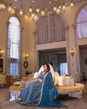 Hira Soomro Instagram - Dress @yasirmughalofficial 
Photography @faiziweddingtales 
@stylebykiranraza
@royalpalacevenue