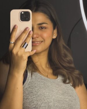 Hira Soomro Instagram - Don’t you love me 😈
