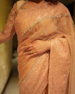 Hira Soomro Instagram - 📸 @photodoctor.official & @shamsiisaqib 
👗 @mehlazofficial 
@stylebykiranraza