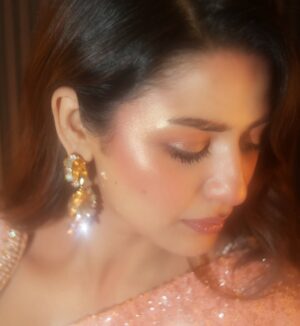 Hira Soomro Instagram - 📸 @photodoctor.official 
👗 @mehlazofficial