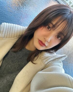 Hirona Yamazaki Instagram - ❄️February❄️
#2月はいりましたね
#今月も頑張りましょうね
#今週お知らせ沢山できそうです
#自撮りばっかでごめんね
#川を背負う女