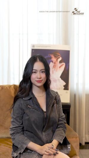 Hoang Thuy Linh Instagram - VIETNAMESE CONCERT THE ALBUM đã có mặt trên Spotify từ hôm nay. 

Mời các bạn nghe nhạc nhaaaa: 
https://smevn.lnk.to/VIETNAMESECONCERT/spotify

#VietnameseConcertTheAlbum 
#HoangThuyLinh #TheLeaderEnt #Spotify
